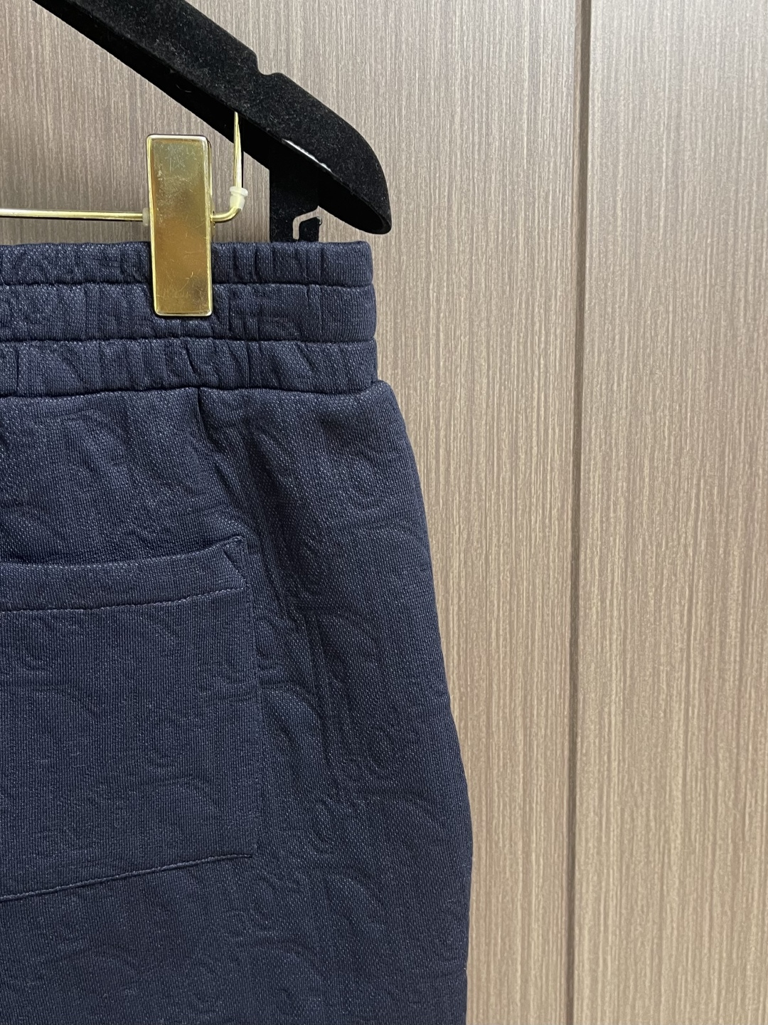 Dior 暗纹提花针织短裤，复古花纹藏细节，质感拉满显高级。柔软针织面料亲肤透气，松紧腰头适配各种腰围，