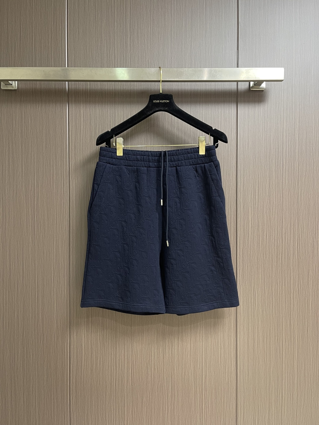 Dior 暗纹提花针织短裤，复古花纹藏细节，质感拉满显高级。柔软针织面料亲肤透气，松紧腰头适配各种腰围，