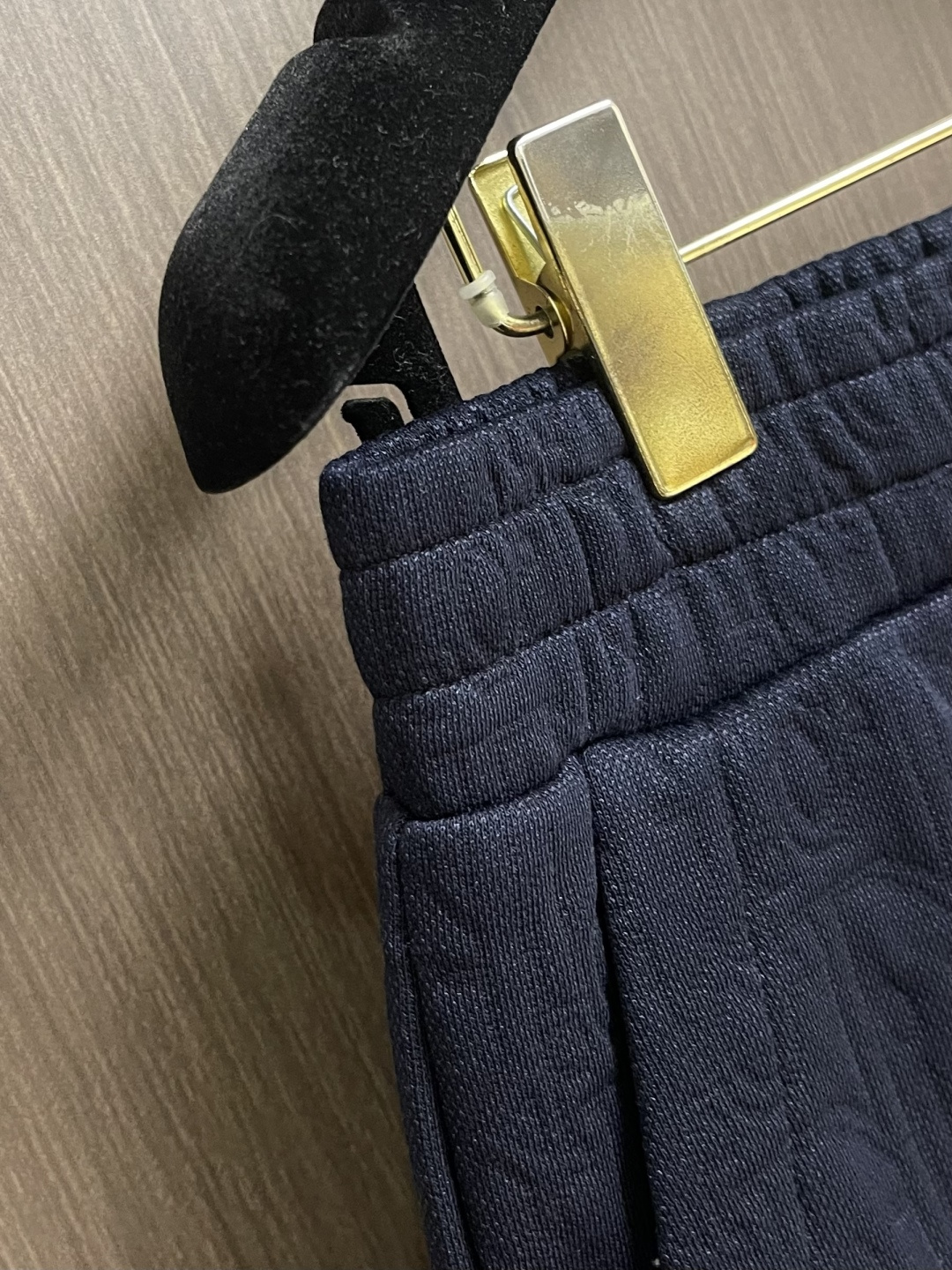 Dior 暗纹提花针织短裤，复古花纹藏细节，质感拉满显高级。柔软针织面料亲肤透气，松紧腰头适配各种腰围，