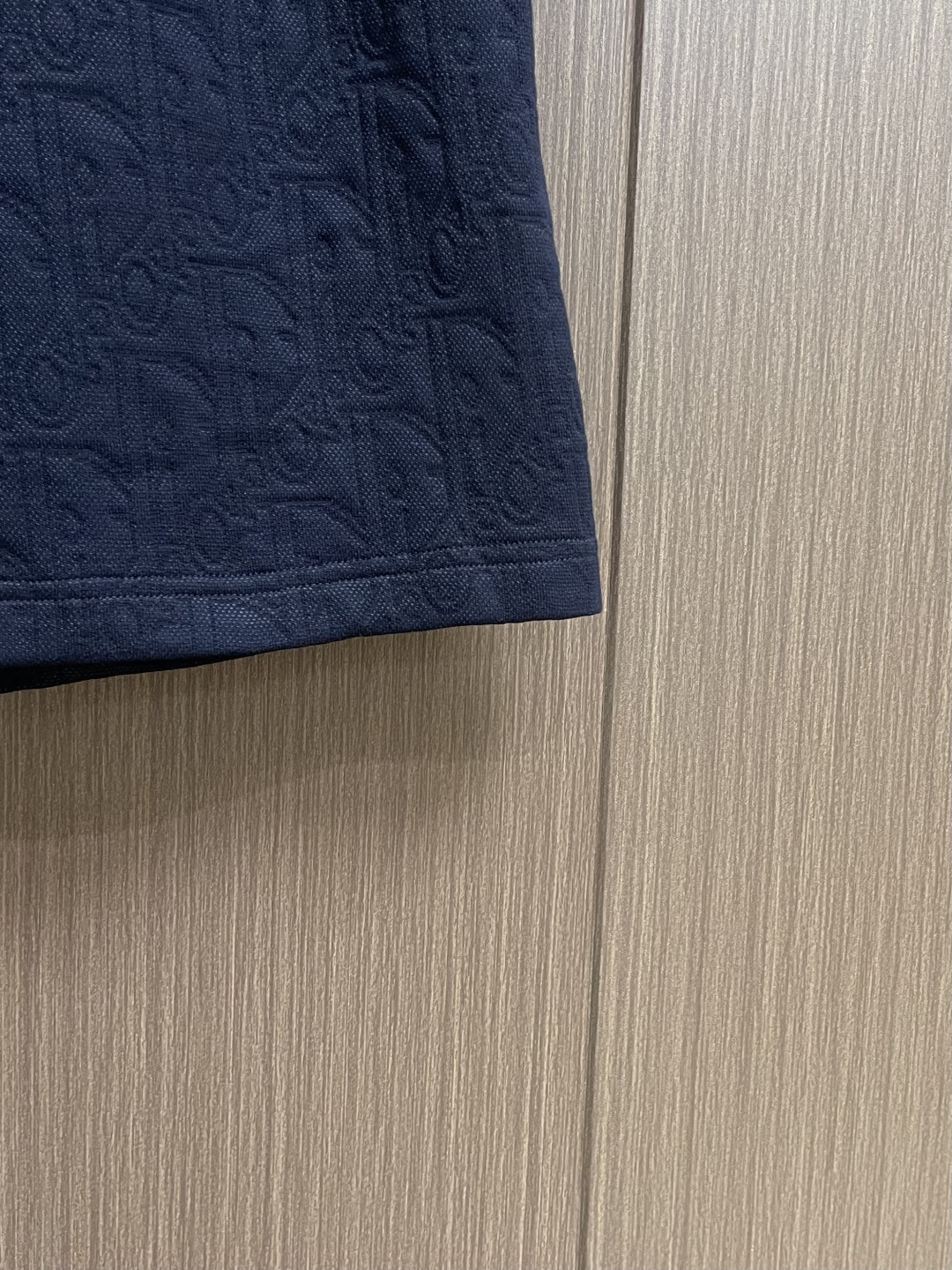 Dior 暗纹提花针织短裤，复古花纹藏细节，质感拉满显高级。柔软针织面料亲肤透气，松紧腰头适配各种腰围，