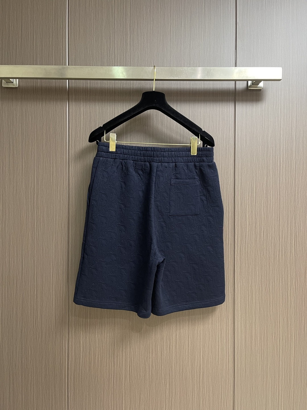 Dior 暗纹提花针织短裤，复古花纹藏细节，质感拉满显高级。柔软针织面料亲肤透气，松紧腰头适配各种腰围，