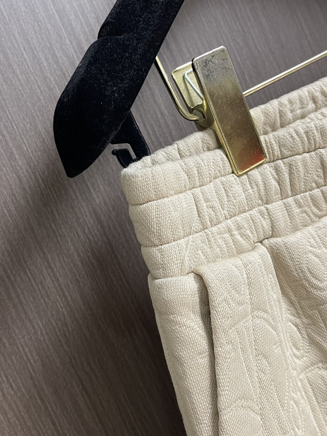 Dior 暗纹提花针织短裤，复古花纹藏细节，质感拉满显高级。柔软针织面料亲肤透气，松紧腰头适配各种腰围，