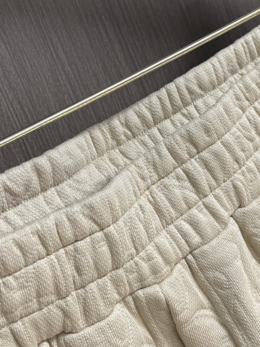 Dior 暗纹提花针织短裤，复古花纹藏细节，质感拉满显高级。柔软针织面料亲肤透气，松紧腰头适配各种腰围，