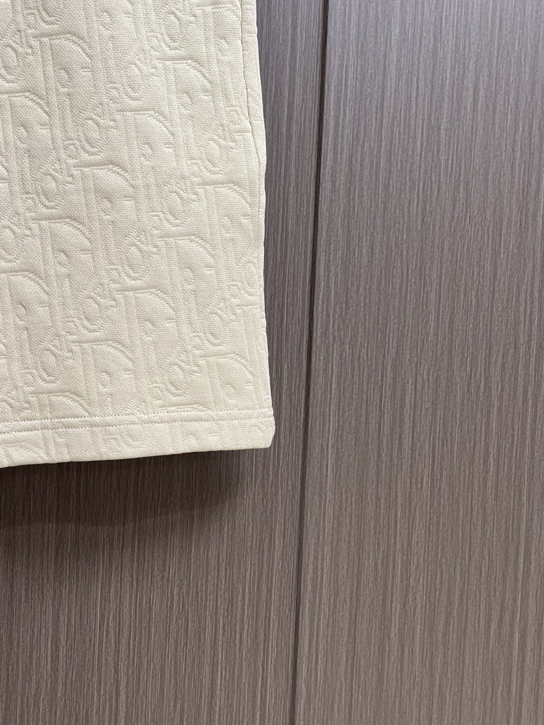 Dior 暗纹提花针织短裤，复古花纹藏细节，质感拉满显高级。柔软针织面料亲肤透气，松紧腰头适配各种腰围，