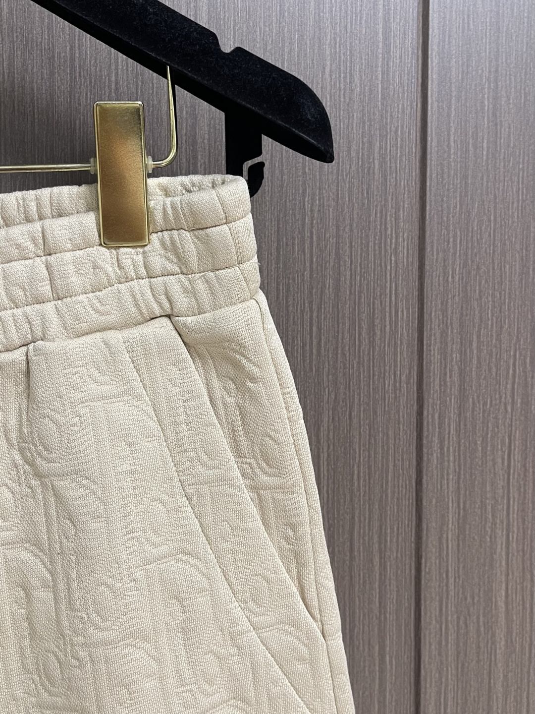 Dior 暗纹提花针织短裤，复古花纹藏细节，质感拉满显高级。柔软针织面料亲肤透气，松紧腰头适配各种腰围，