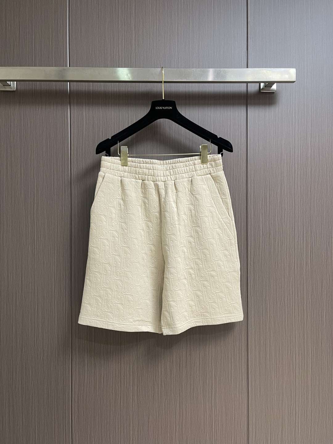 Dior 暗纹提花针织短裤，复古花纹藏细节，质感拉满显高级。柔软针织面料亲肤透气，松紧腰头适配各种腰围，