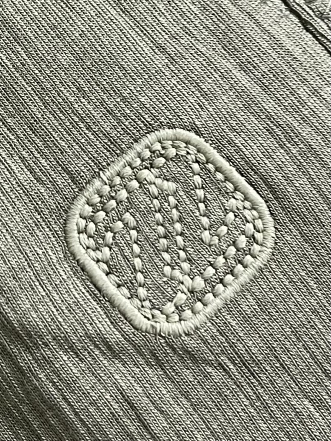 ZEGNA 2026SS春夏「天丝泡芙」系列绿色休闲裤。意式顶奢工艺，甄选天丝莱赛尔混纺面料，自带云朵般