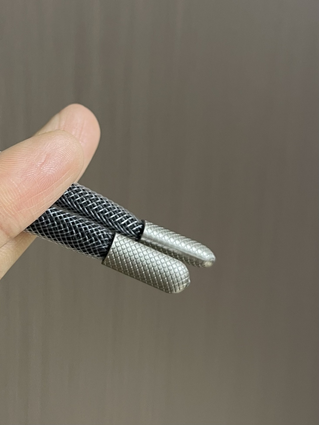 ZEGNA 2026SS春夏「天丝泡芙」系列绿色休闲裤。意式顶奢工艺，甄选天丝莱赛尔混纺面料，自带云朵般