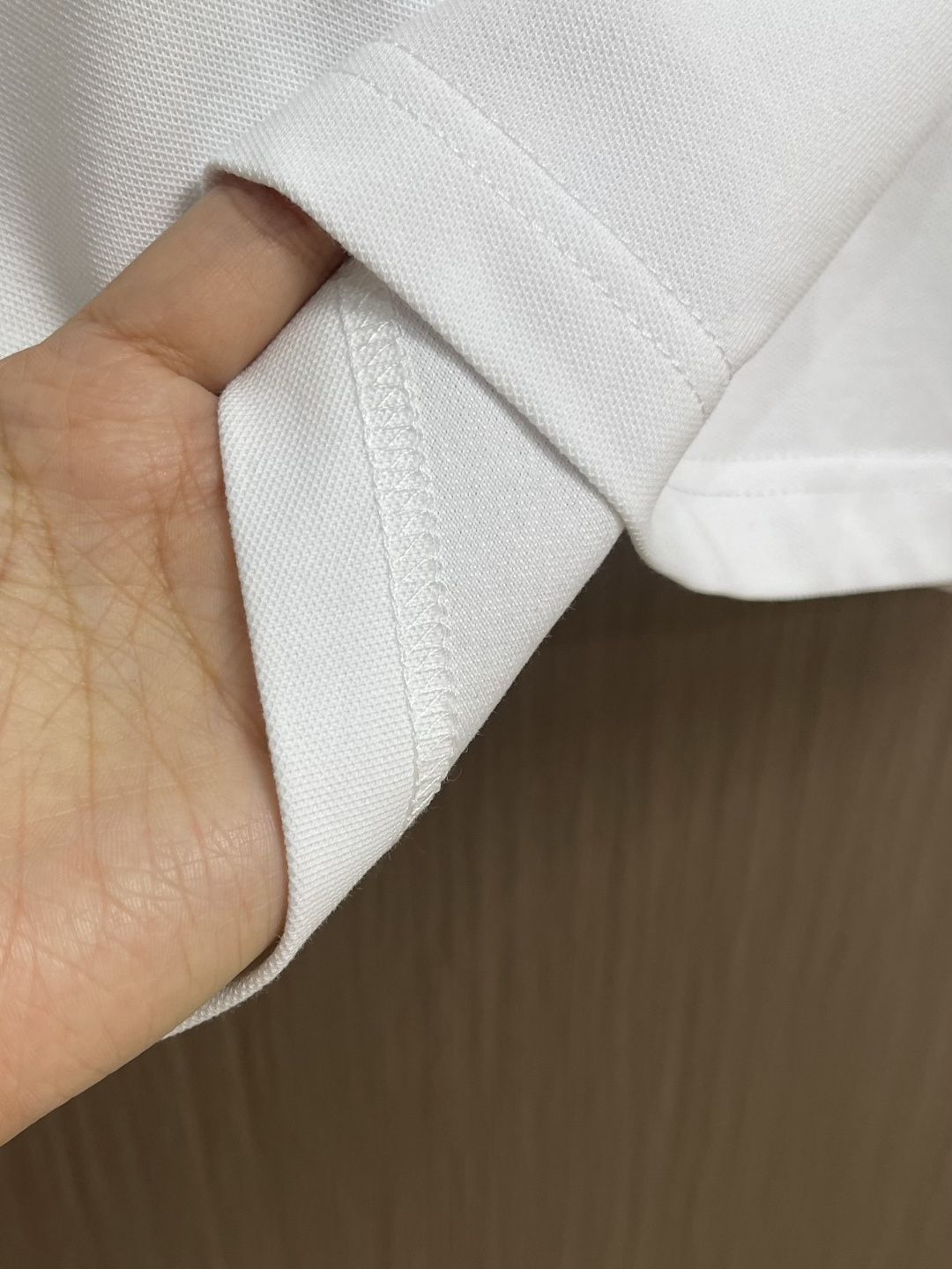 Lacoste 鳄鱼徽标短袖Polo衫 定制琉光蜂萃棉 细腻柔软 舒适透气 纯粹本白为底 以极简质感 诠