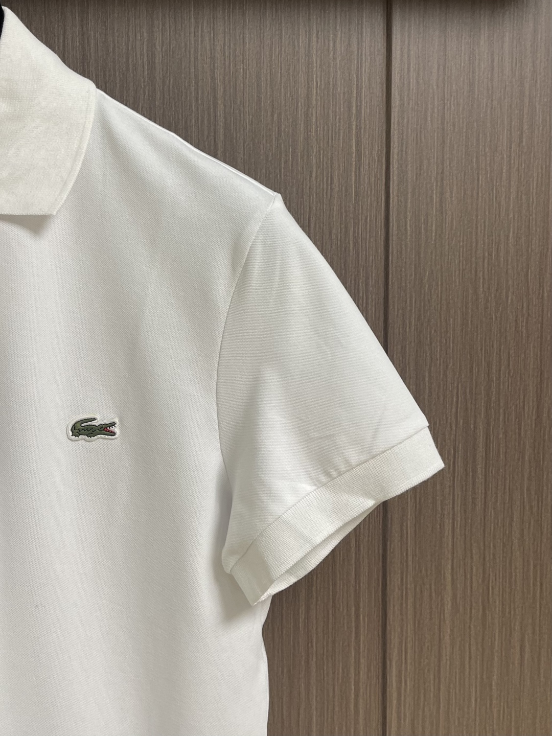 Lacoste 鳄鱼徽标短袖Polo衫 定制琉光蜂萃棉 细腻柔软 舒适透气 纯粹本白为底 以极简质感 诠
