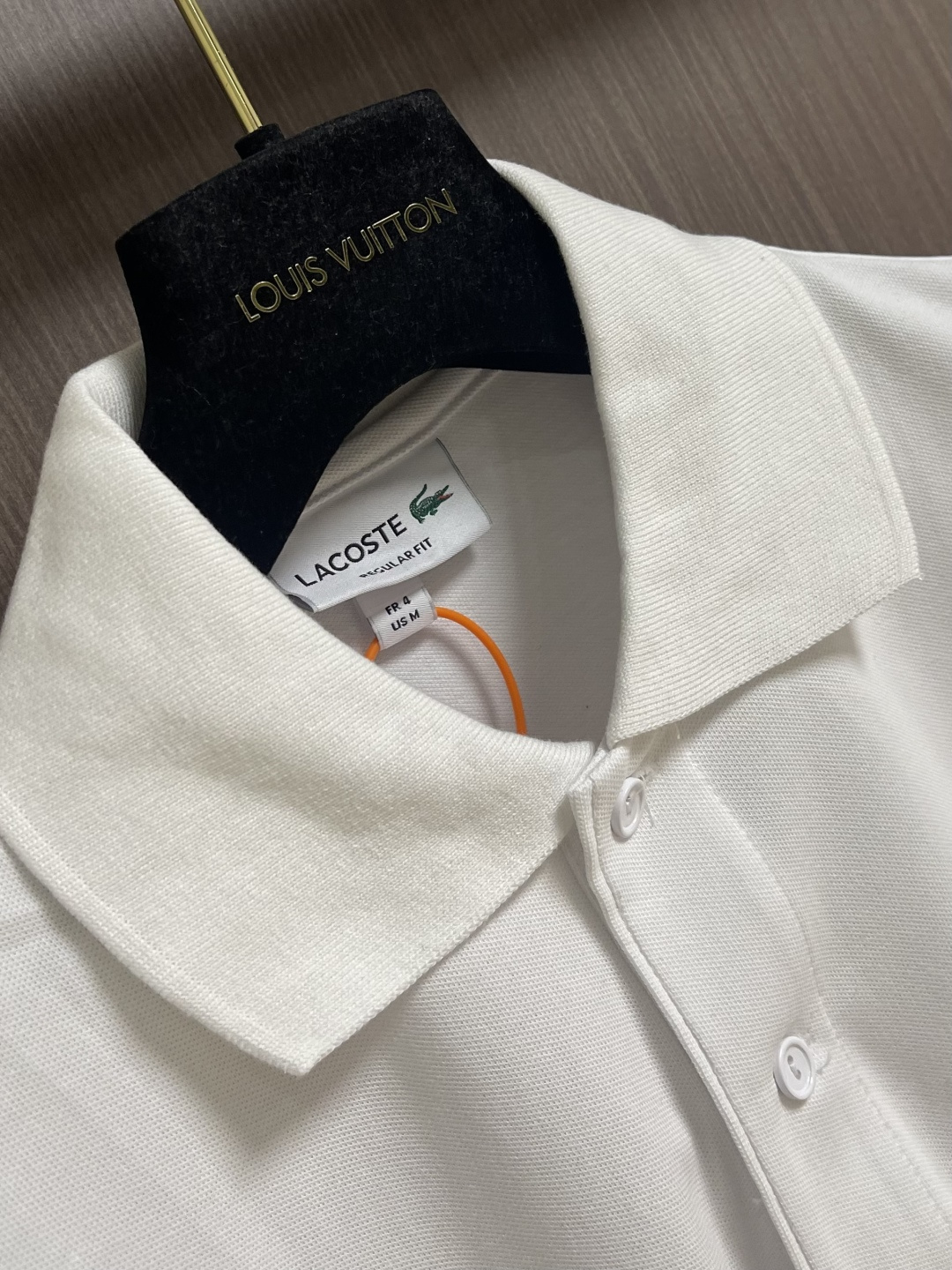 Lacoste 鳄鱼徽标短袖Polo衫 定制琉光蜂萃棉 细腻柔软 舒适透气 纯粹本白为底 以极简质感 诠