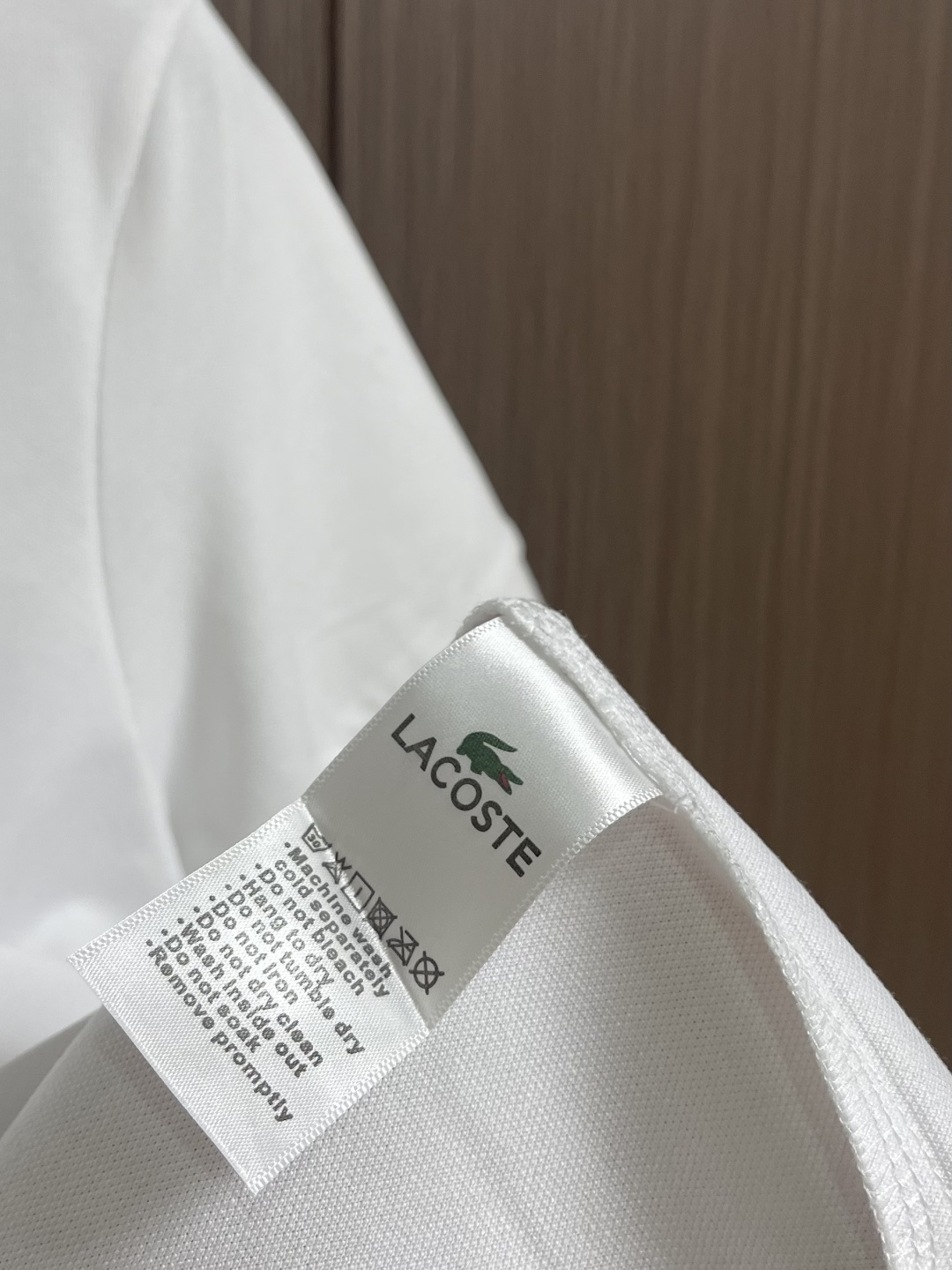 Lacoste 鳄鱼徽标短袖Polo衫 定制琉光蜂萃棉 细腻柔软 舒适透气 纯粹本白为底 以极简质感 诠