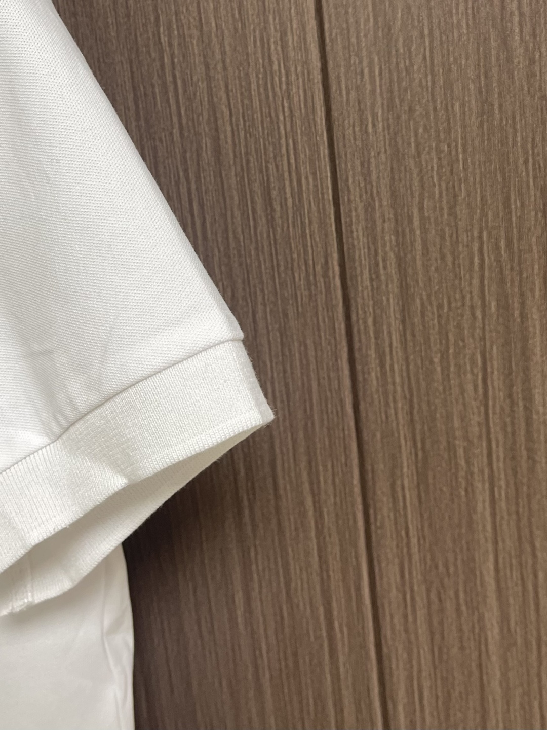 Lacoste 鳄鱼徽标短袖Polo衫 定制琉光蜂萃棉 细腻柔软 舒适透气 纯粹本白为底 以极简质感 诠