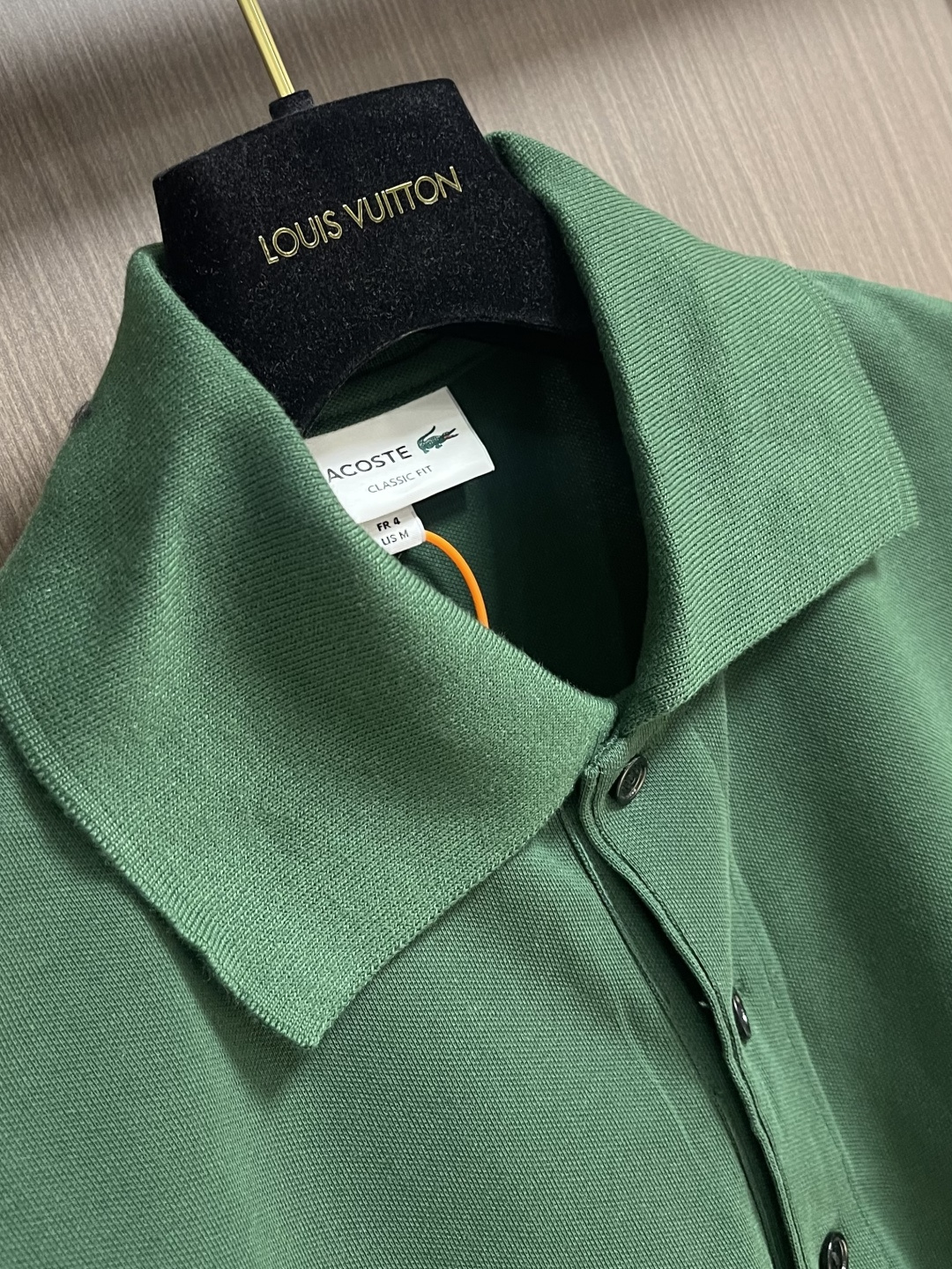 Lacoste 鳄鱼徽标短袖Polo衫 定制琉光蜂萃棉 细腻柔软 舒适透气 纯粹本白为底 以极简质感 诠