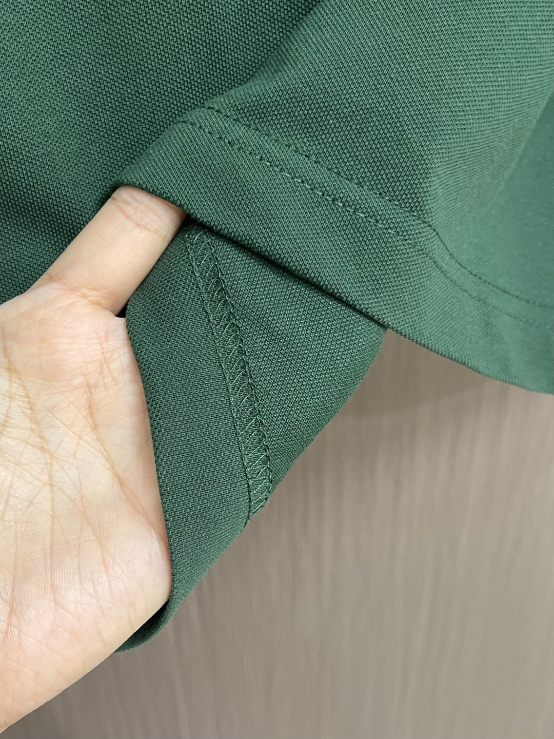 Lacoste 鳄鱼徽标短袖Polo衫 定制琉光蜂萃棉 细腻柔软 舒适透气 纯粹本白为底 以极简质感 诠