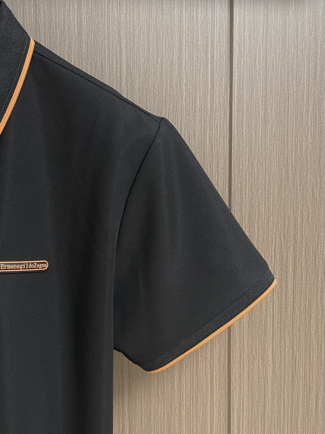 Zegna 2026SS新款短袖POLO，100％长绒棉珠地网眼面料，透气亲肤，抗皱有型！经典翻领，细节