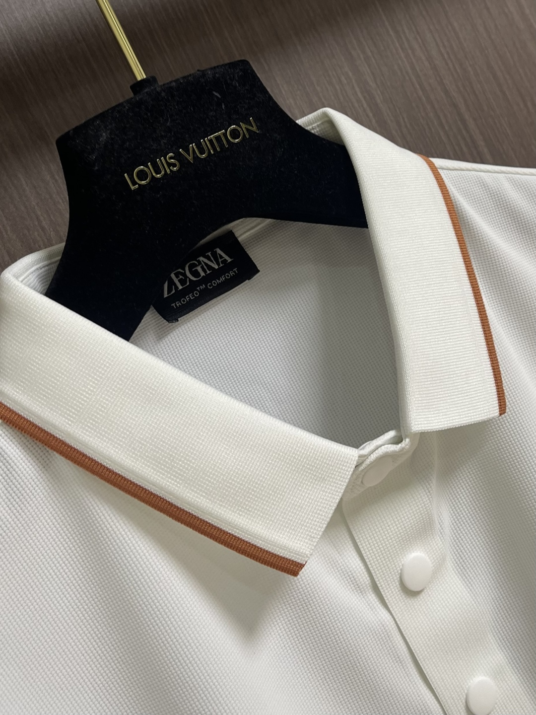 Zegna 2026SS新款短袖POLO，100％长绒棉珠地网眼面料，透气亲肤，抗皱有型！经典翻领，细节