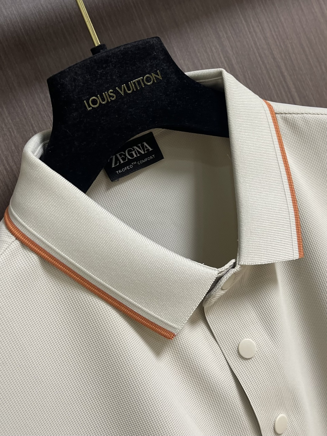 Zegna 2026SS新款短袖POLO，100％长绒棉珠地网眼面料，透气亲肤，抗皱有型！经典翻领，细节