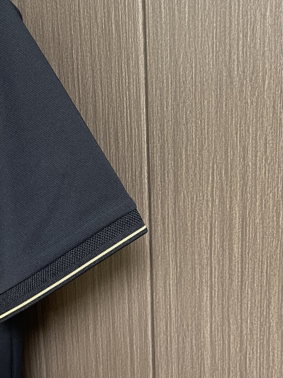 ZEGNA 男士经典短袖POLO，演绎夏日优雅翻领衫，以其简约而不失格调的设计，成为本季最值得入手的时尚