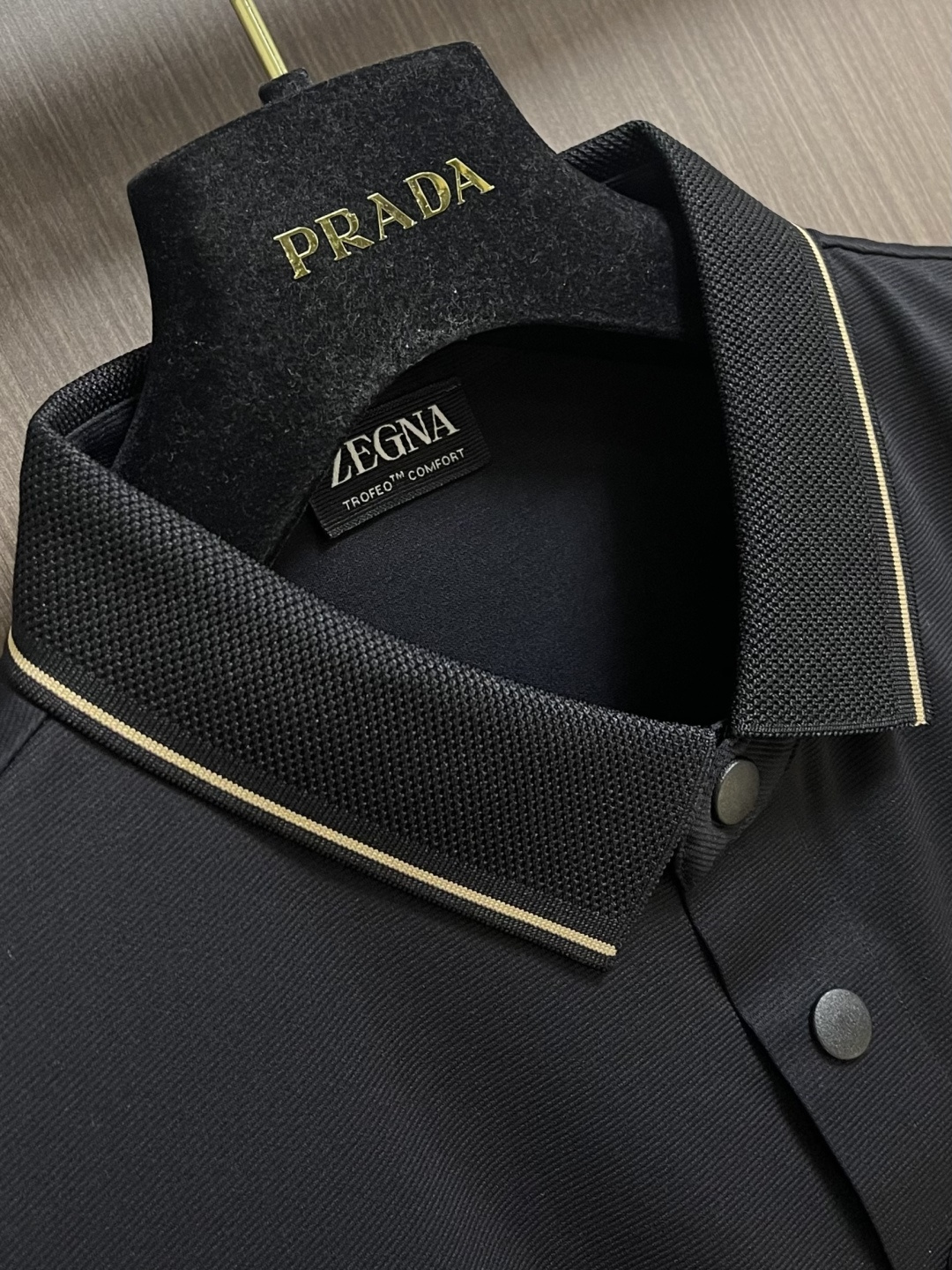 ZEGNA 男士经典短袖POLO，演绎夏日优雅翻领衫，以其简约而不失格调的设计，成为本季最值得入手的时尚