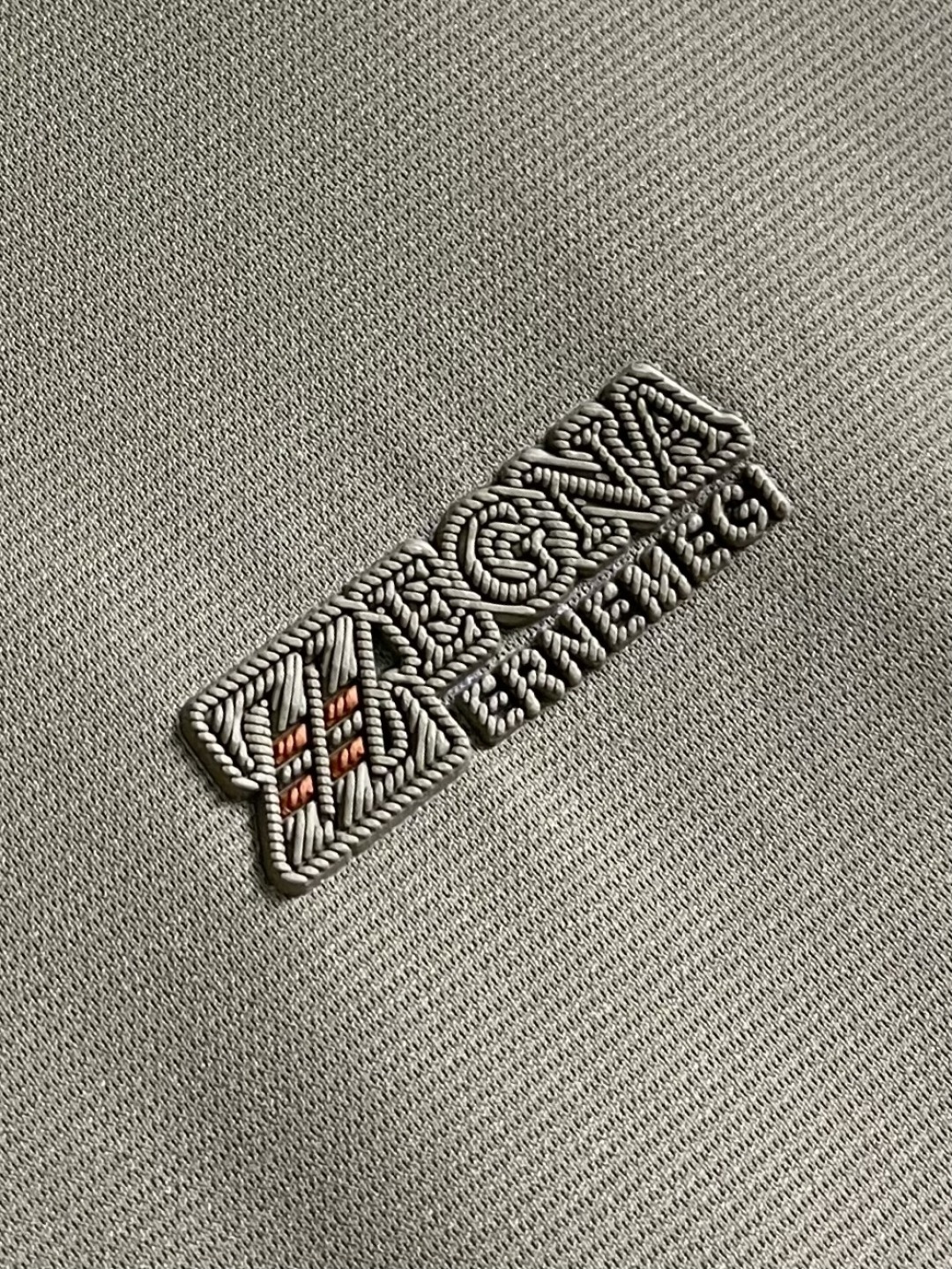 ZEGNA 男士经典短袖POLO，演绎夏日优雅翻领衫，以其简约而不失格调的设计，成为本季最值得入手的时尚