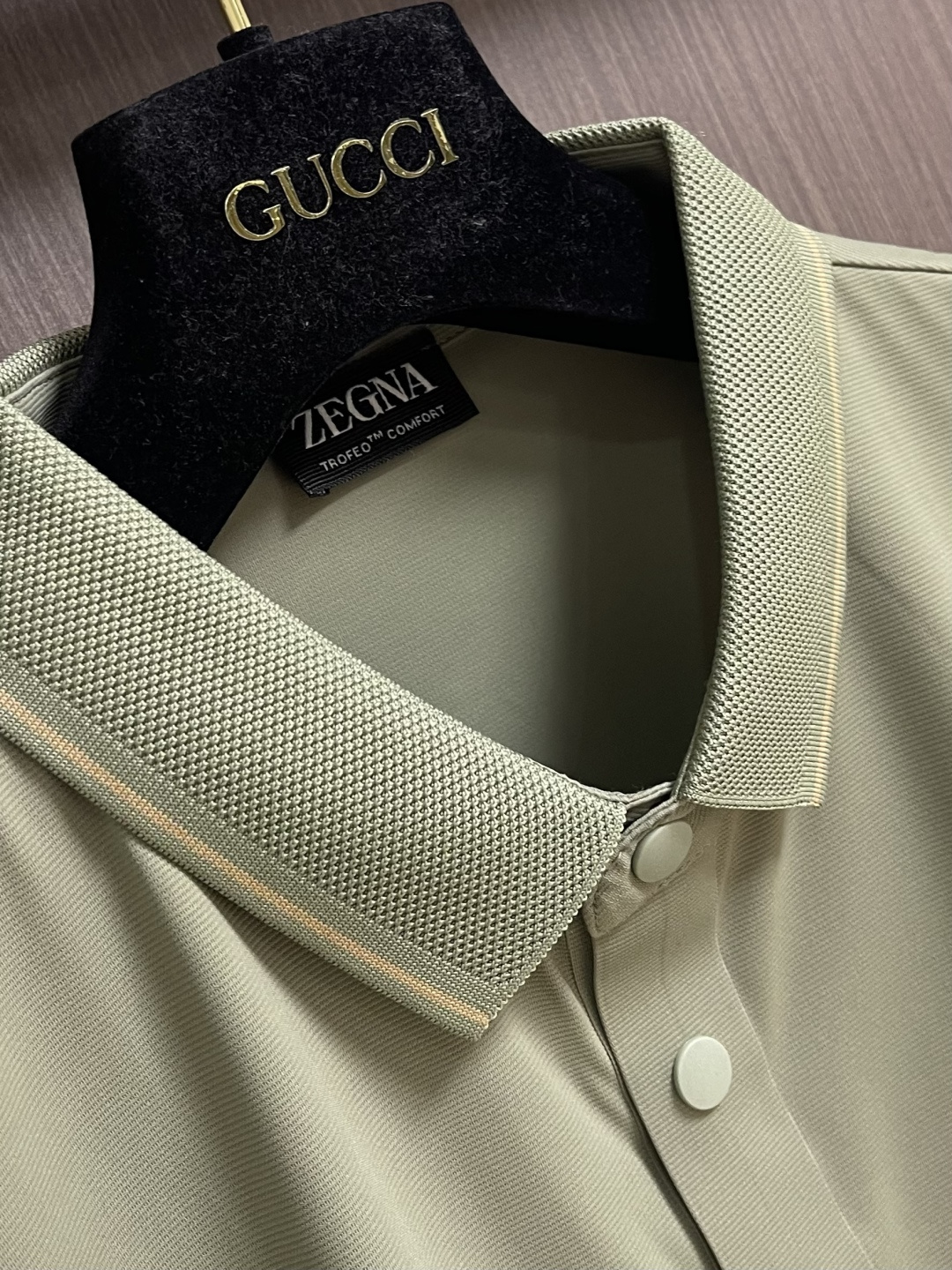 ZEGNA 男士经典短袖POLO，演绎夏日优雅翻领衫，以其简约而不失格调的设计，成为本季最值得入手的时尚