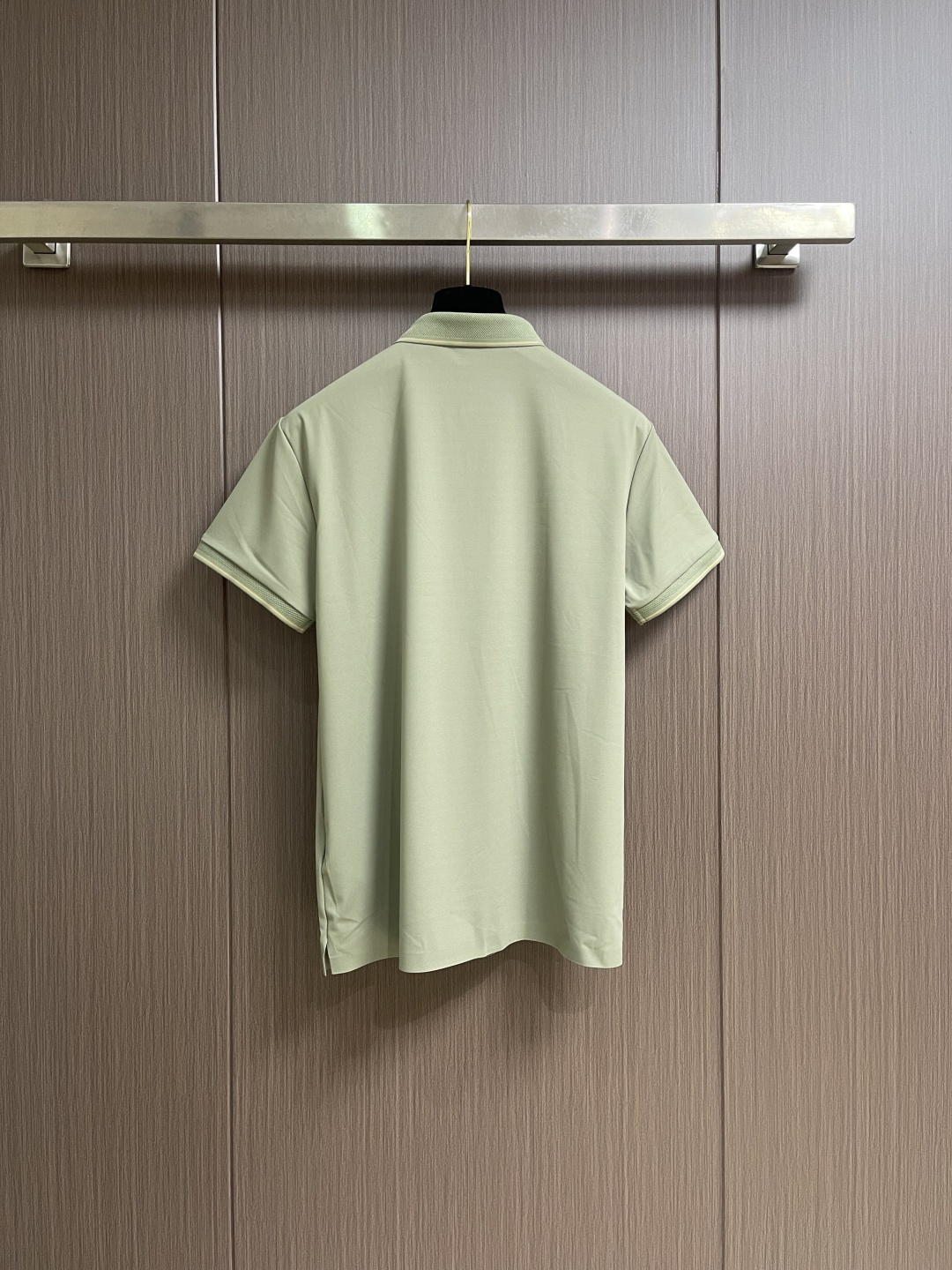 ZEGNA 男士经典短袖POLO，演绎夏日优雅翻领衫，以其简约而不失格调的设计，成为本季最值得入手的时尚