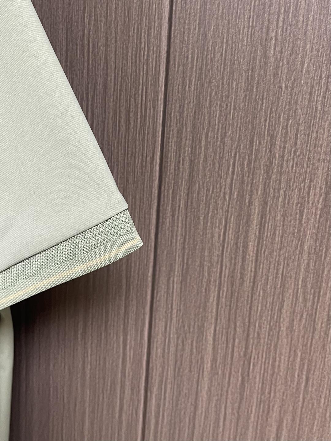 ZEGNA 男士经典短袖POLO，演绎夏日优雅翻领衫，以其简约而不失格调的设计，成为本季最值得入手的时尚