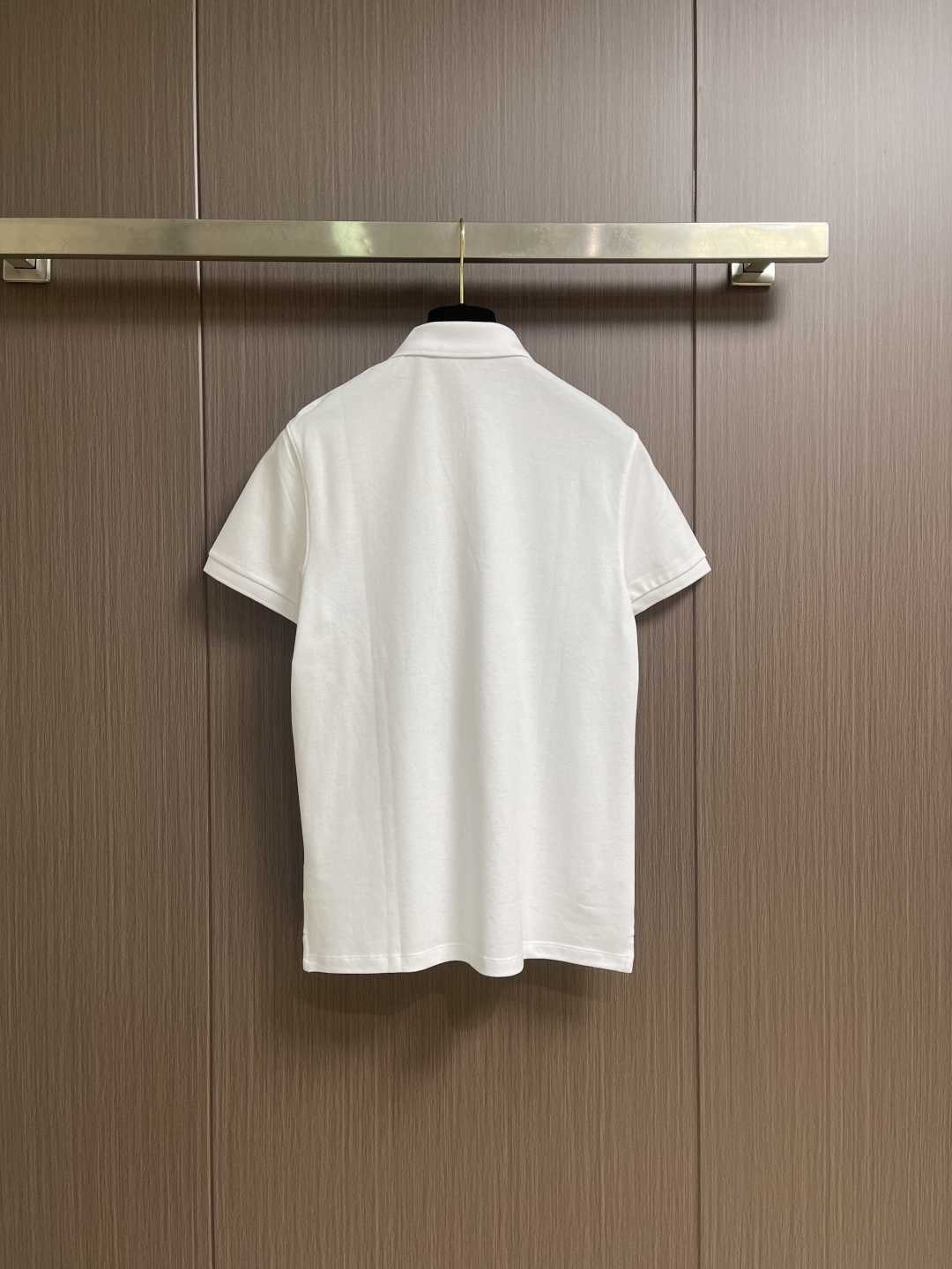 Prada 半拉链短袖Polo衫，客供面料舒适透气 挺括有型标志性Prada三角标识点缀正面 立体廓形优