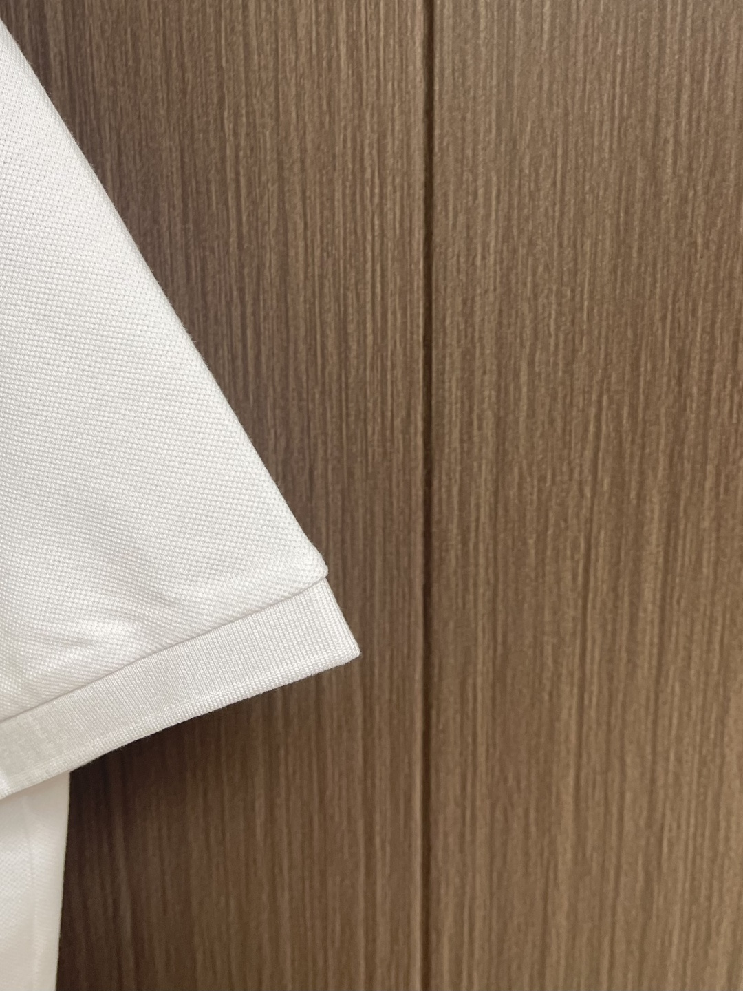 Prada 半拉链短袖Polo衫，客供面料舒适透气 挺括有型标志性Prada三角标识点缀正面 立体廓形优