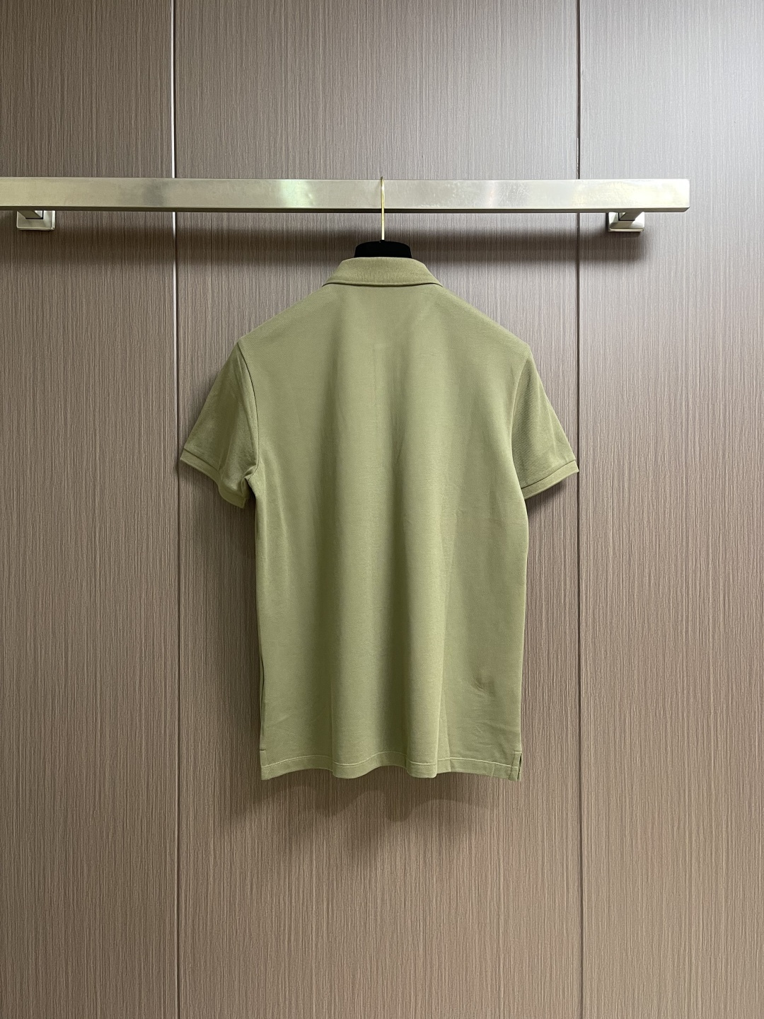 Prada 半拉链短袖Polo衫，客供面料舒适透气 挺括有型标志性Prada三角标识点缀正面 立体廓形优