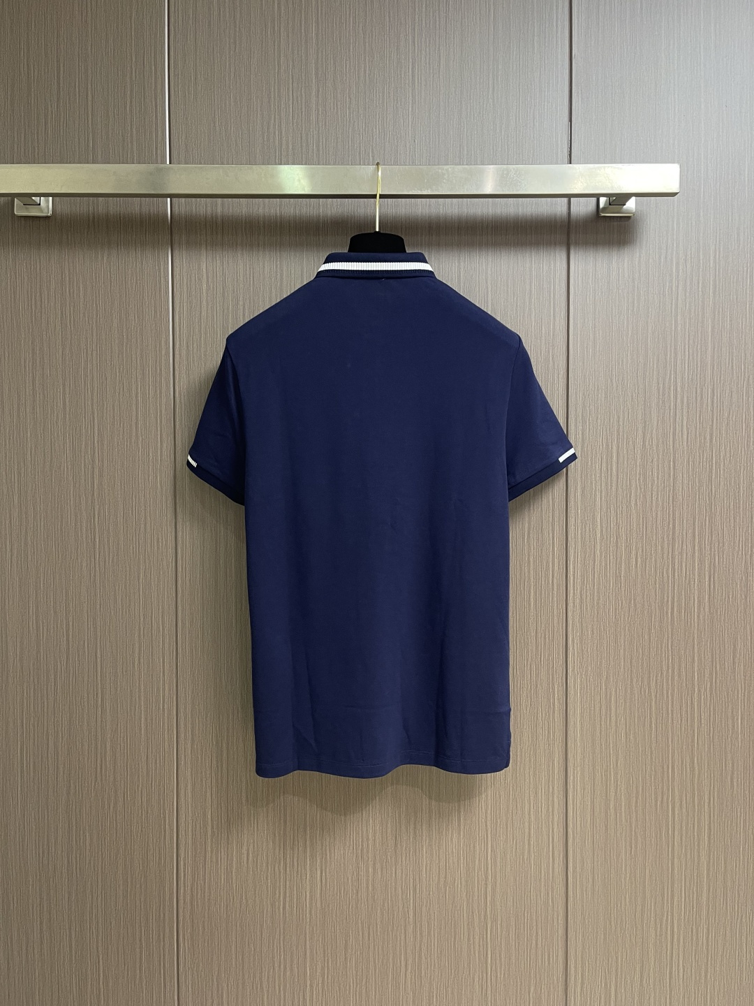 moncler 2026ss春夏新款短袖POLO！ 合体的剪裁 胸口饰以徽标点缀 让整体更具细节感 合体