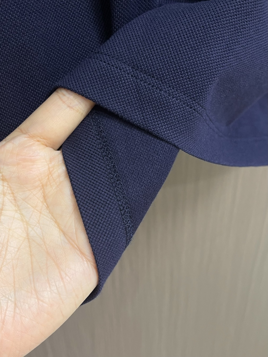 moncler 2026ss春夏新款短袖POLO！ 合体的剪裁 胸口饰以徽标点缀 让整体更具细节感 合体