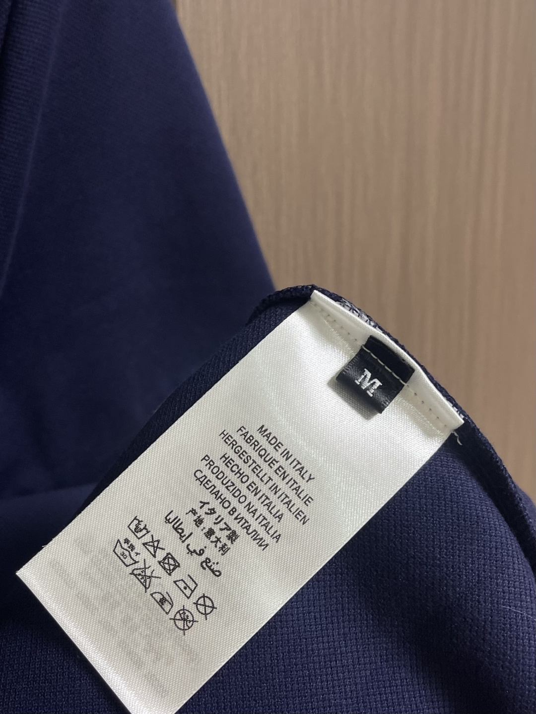 moncler 2026ss春夏新款短袖POLO！ 合体的剪裁 胸口饰以徽标点缀 让整体更具细节感 合体