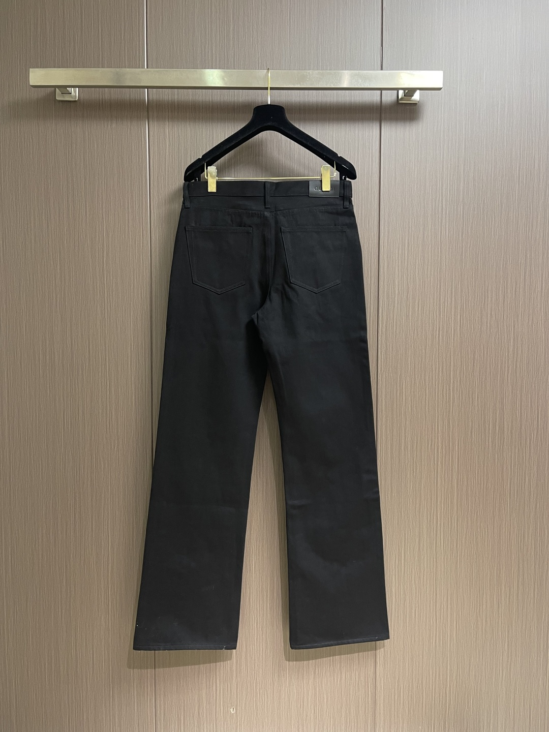 GUCCI 饰马衔扣棉质丹宁牛仔裤，甄选100％认证棉质丹宁，高支数重磅棉料，经过特殊水洗工艺处理，触感