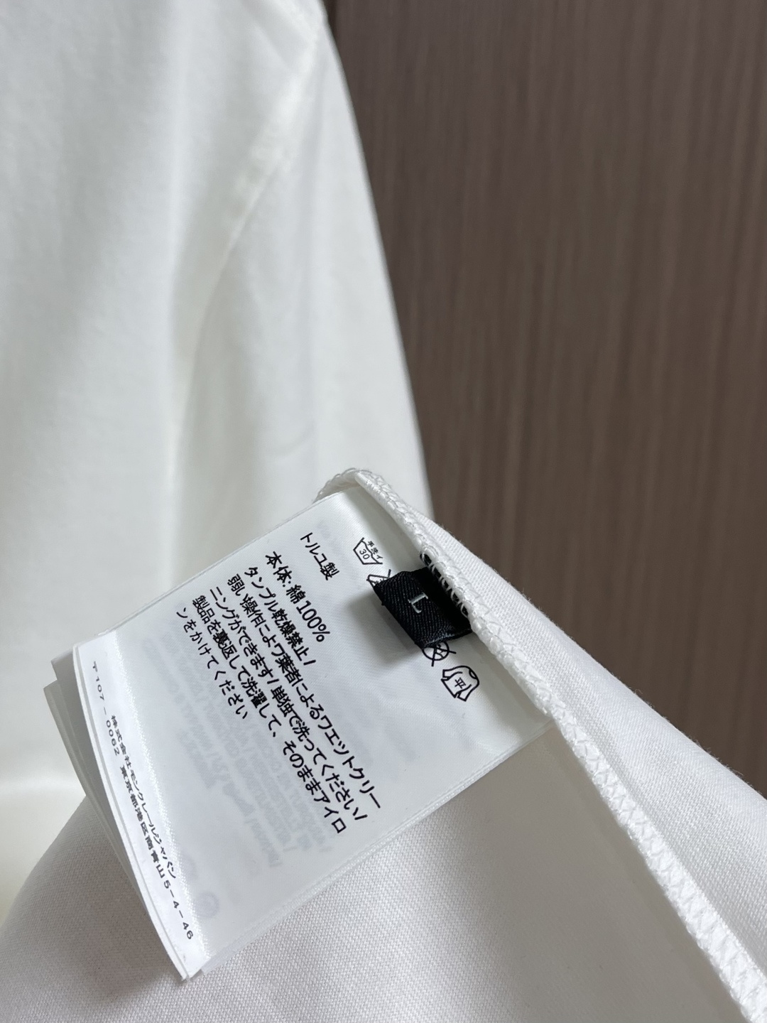 MONCLER 2026SS春夏短袖T恤，这款短袖面料采用32支双股新疆长绒棉紧密圆领短袖，领口用耐洗防