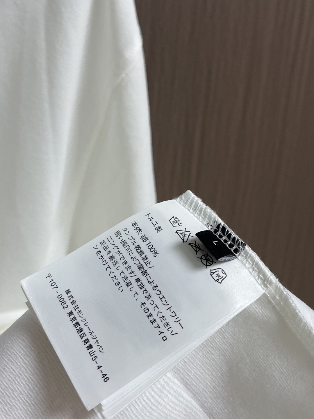 Moncler logo标识印花短袖T恤，纯棉双纱面料，对色定染面料，超精细平网印花工艺，潮流感十足，采