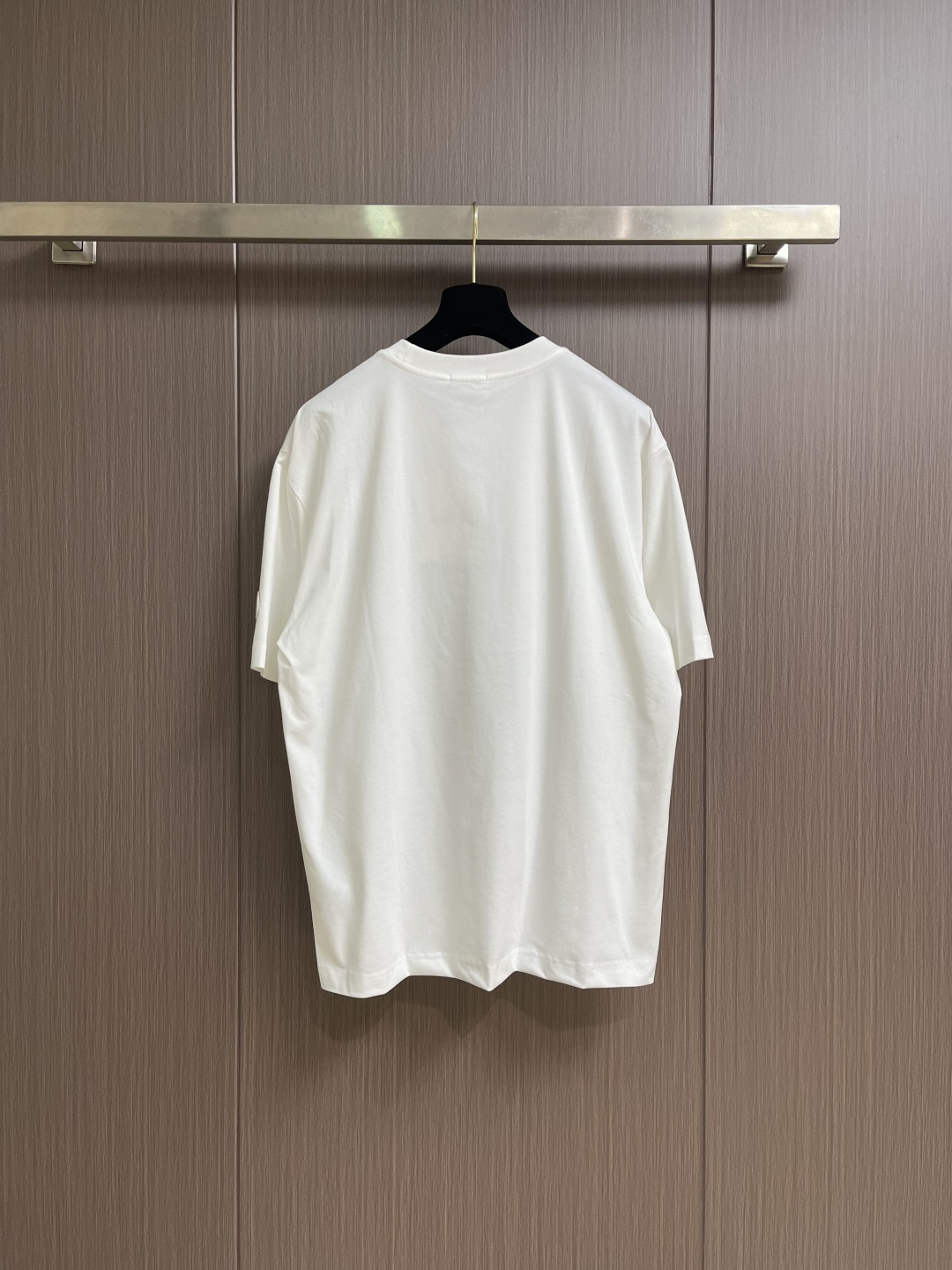 Moncler logo标识印花短袖T恤，纯棉双纱面料，对色定染面料，超精细平网印花工艺，潮流感十足，采