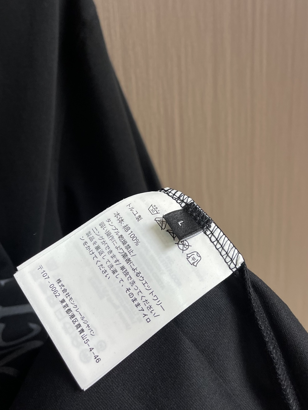 Moncler logo标识印花短袖T恤，纯棉双纱面料，对色定染面料，超精细平网印花工艺，潮流感十足，采