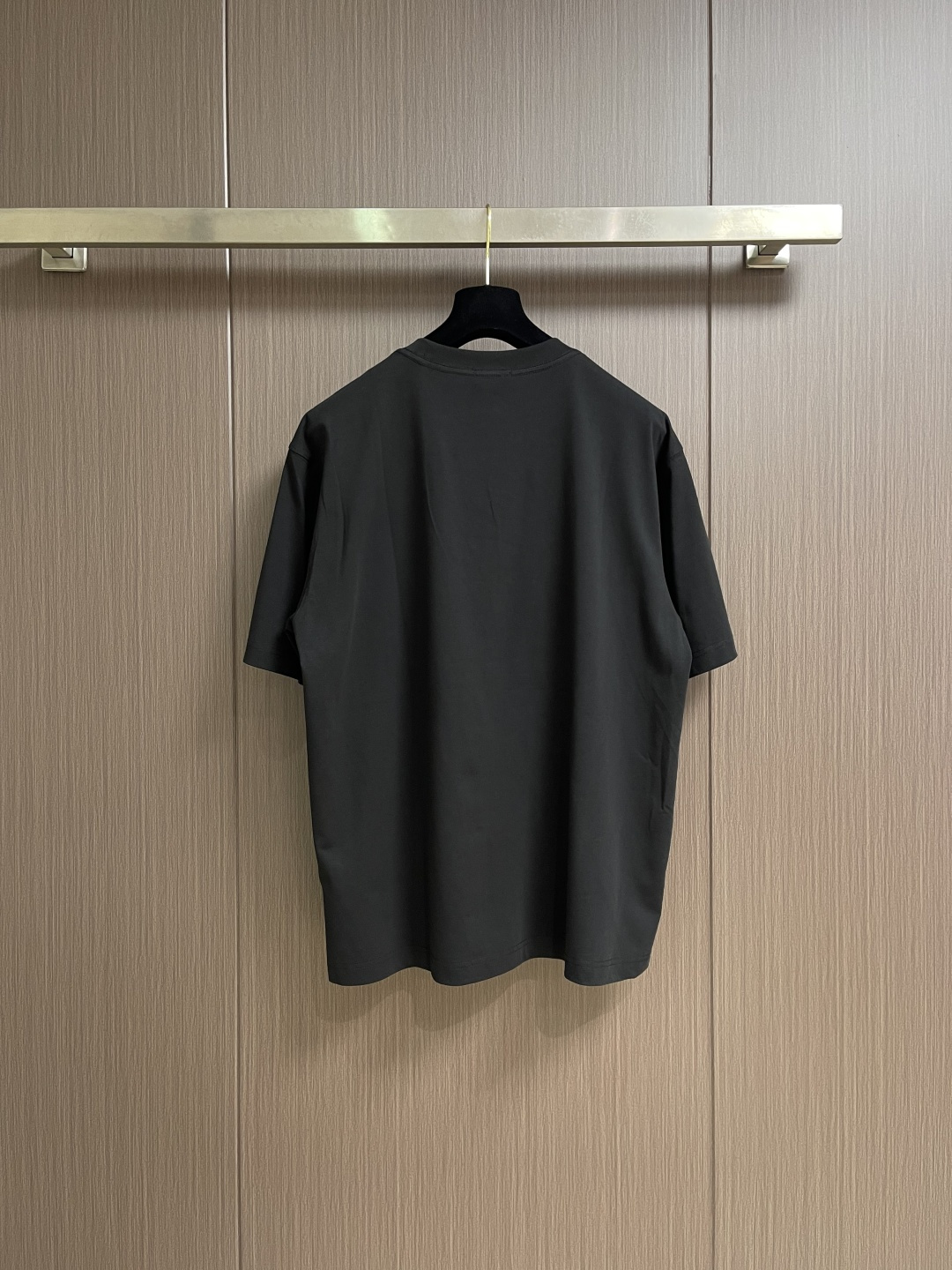 Moncler logo标识印花短袖T恤，纯棉双纱面料，对色定染面料，超精细平网印花工艺，潮流感十足，采