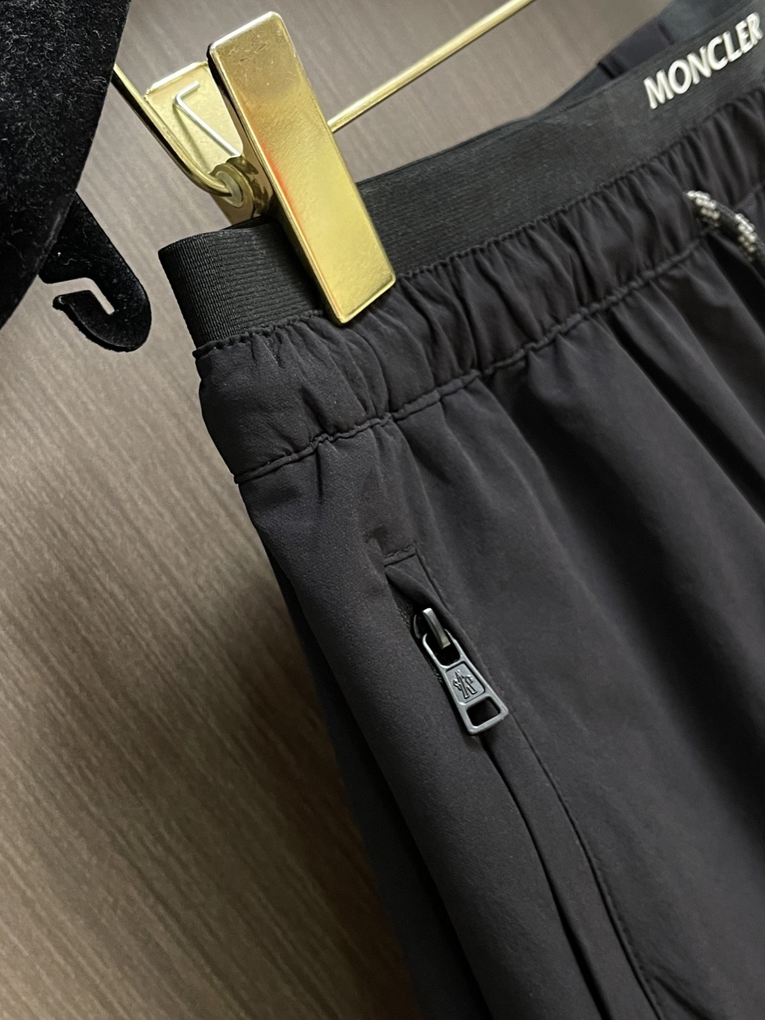 Moncler 2026ss新款短裤速干裤 高订制原版五金！上身效果超正，腿部线条完全得到彰显，全客供进