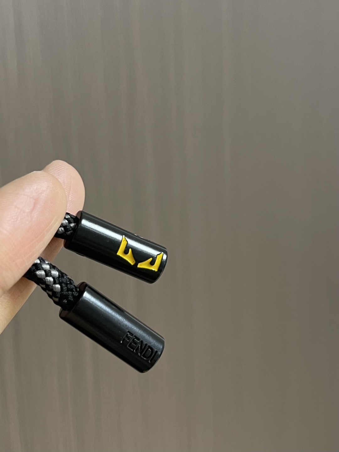 FENDI 2026ss夏季新款休闲短裤🌾、匠心打造别具魅力的前卫感廓版裁剪设计，高科技面料的卓越感官宣