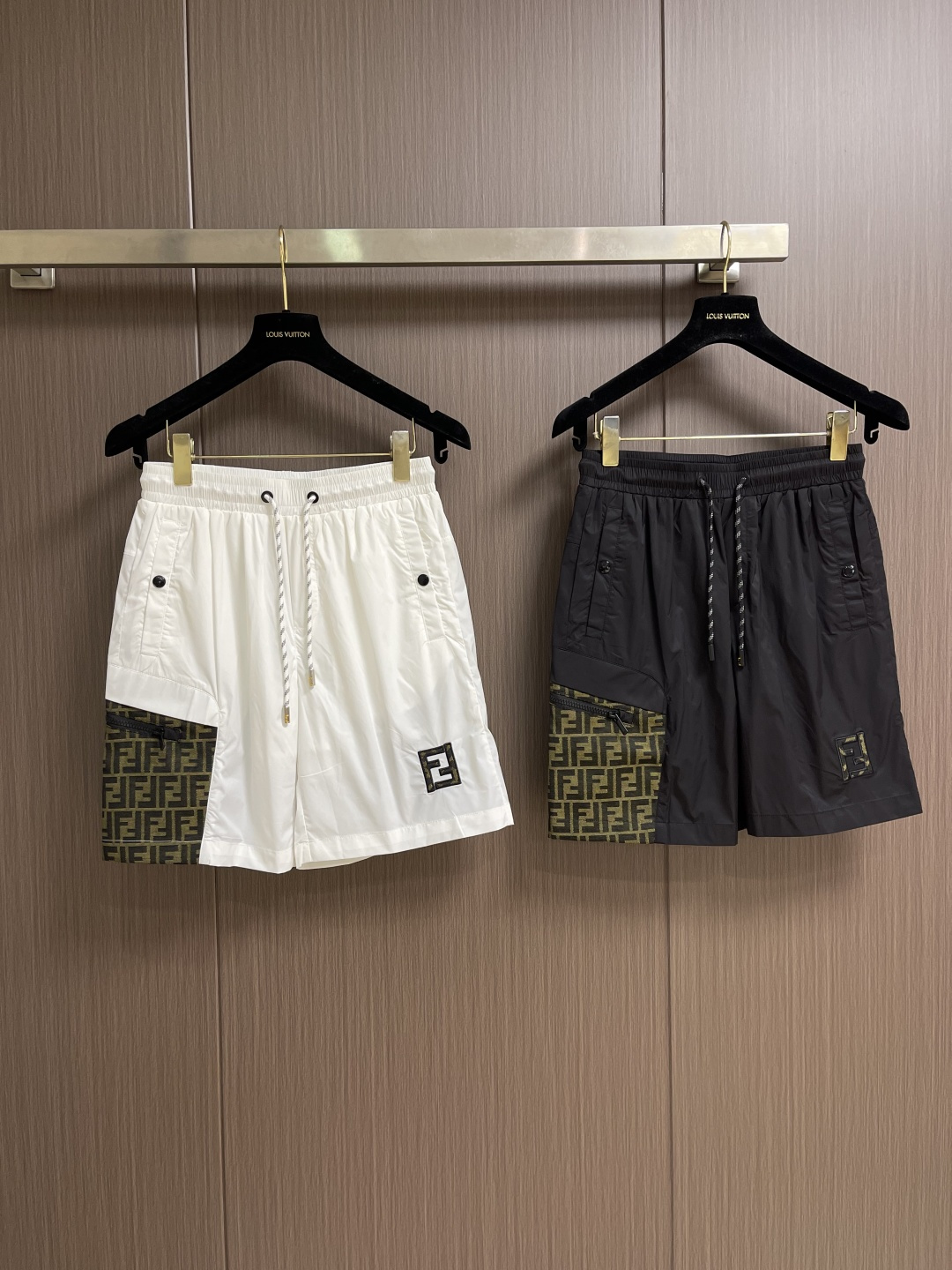 FENDI 2026ss夏季新款休闲短裤🌾、匠心打造别具魅力的前卫感廓版裁剪设计，高科技面料的卓越感官宣