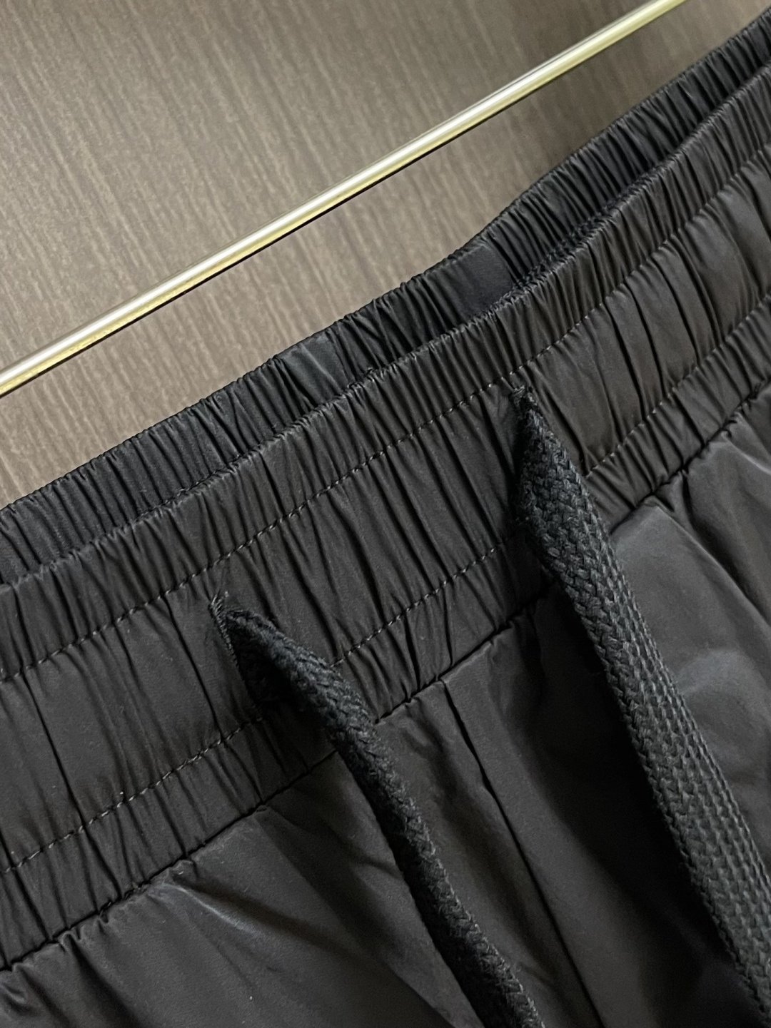 Burberry 2026SS夏季新款沙滩短裤，简约而又不简单的一款，字母logo徽标搭配腰绳织带，简洁