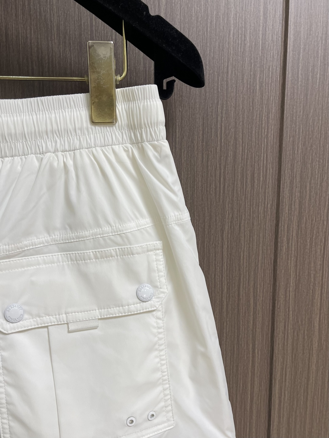 Burberry 2026SS夏季新款沙滩短裤，简约而又不简单的一款，字母logo徽标搭配腰绳织带，简洁