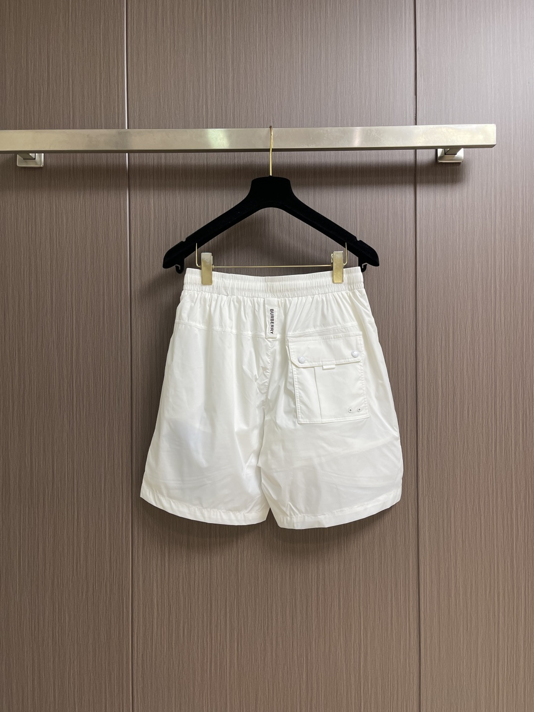 Burberry 2026SS夏季新款沙滩短裤，简约而又不简单的一款，字母logo徽标搭配腰绳织带，简洁