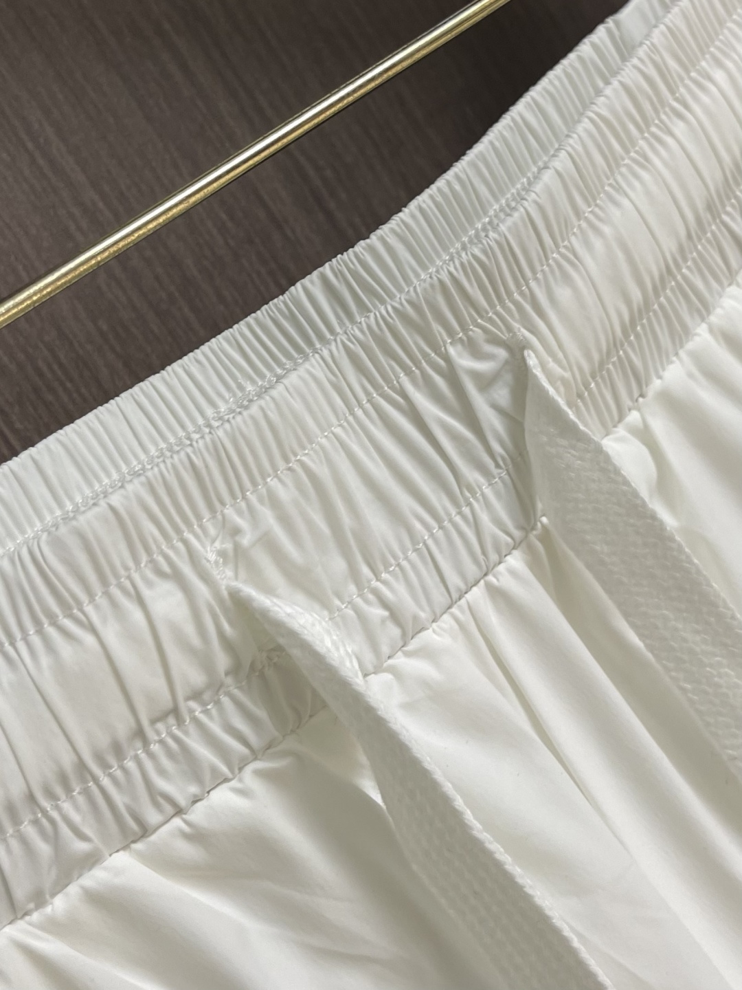 Burberry 2026SS夏季新款沙滩短裤，简约而又不简单的一款，字母logo徽标搭配腰绳织带，简洁