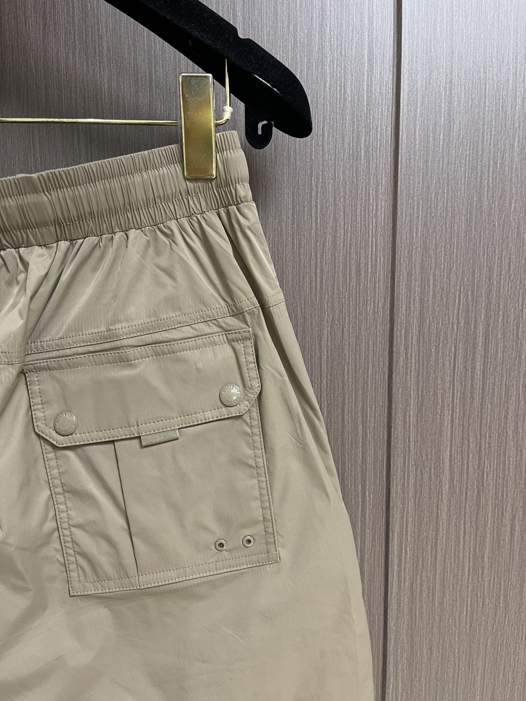 Burberry 2026SS夏季新款沙滩短裤，简约而又不简单的一款，字母logo徽标搭配腰绳织带，简洁