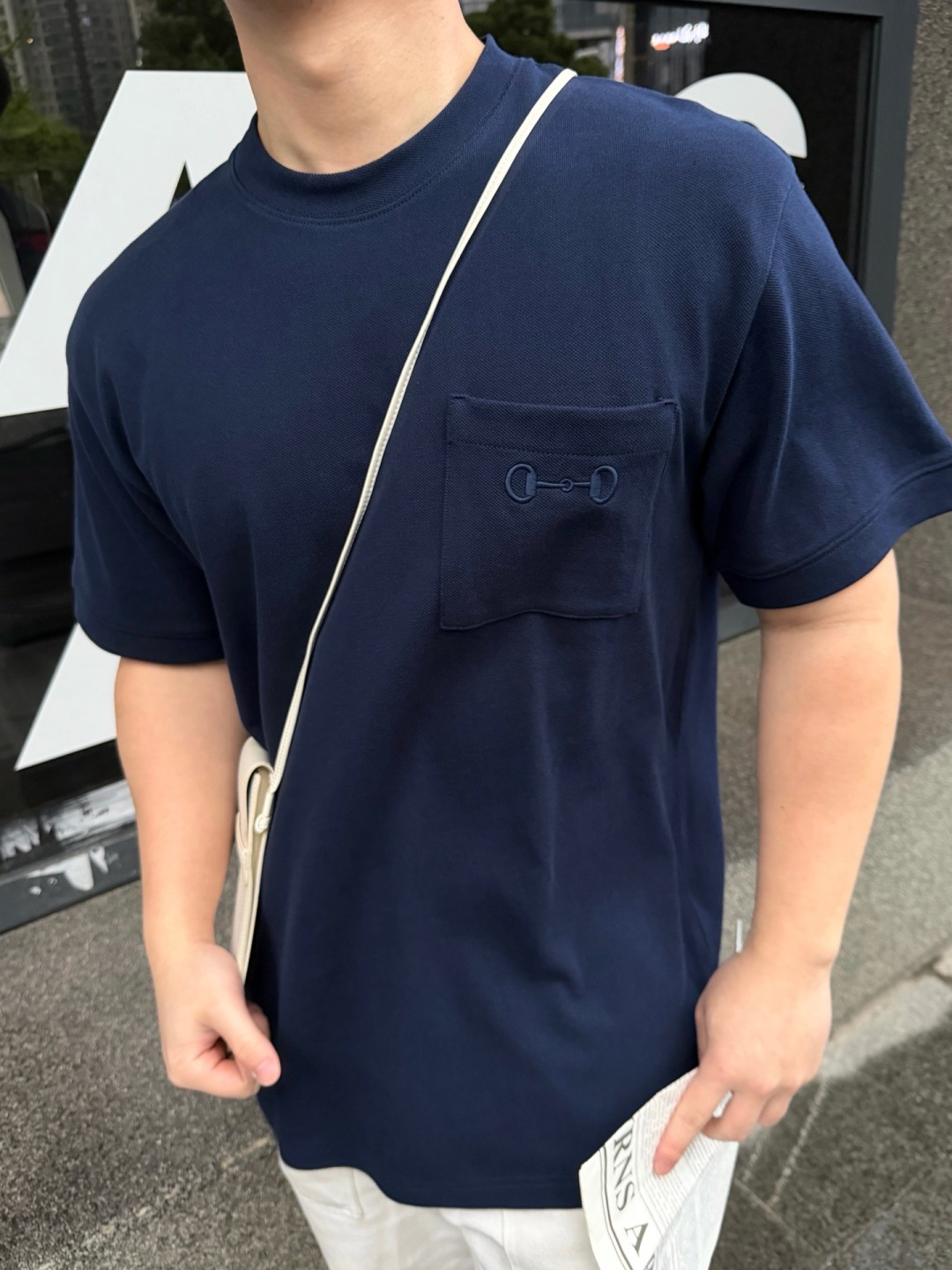 GUCCI 饰刺练珠地棉短袖T恤，这款GUCC圆领饰刺练珠地棉短神了恤，甄选优质珠地棉面料打造，肌理挺括