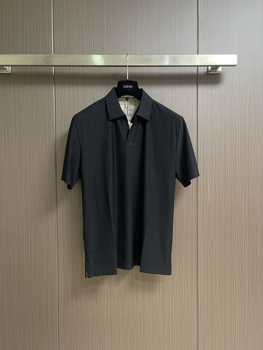 NO:845177,Brunello Cucinelli BC 2026SS new summer short-sleeved knitted POLO shirt. Customer-supplied fabrics, stable structure and more breathable. Exquisite knitted fabric can be washed without deformation. Sizes M-XXL M size bust 104 shoulder width 48 length 66.5 L size bust 108 shoulder width 49.5 length 68  Bust 116, shoulder width 42.5, length 71, brunello cucinelli, T-shirt,19860909Brunello Cucinelli BC 2026SS夏季新品短袖针织POLO衫.客供面料,结构稳定更透气.精致针织随便洗涤不变形.尺码M-XXL M码胸围104 肩宽48衣长66.5 L码 胸围108 肩宽49.5衣长68 XL码胸围112肩宽51衣长69.5 XXL码 胸围116肩宽42.5衣长71,,brunello cucinelli,T-shirt,,Men's clothing